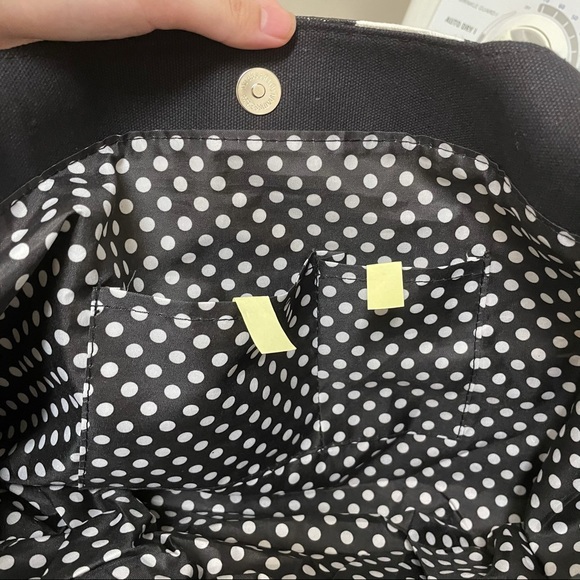 BLACK & WHITE CHEVRON TOTE BAG - Picture 6 of 9